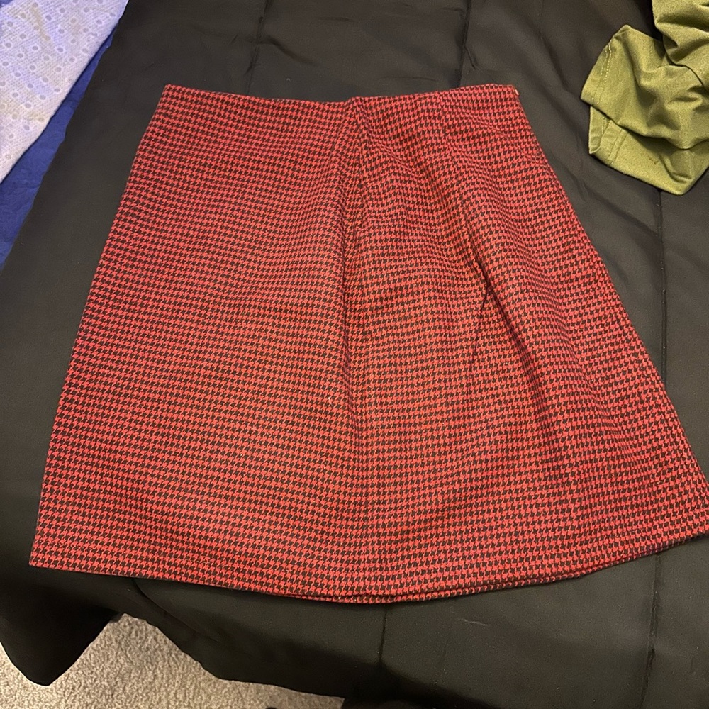 Short skirt for women